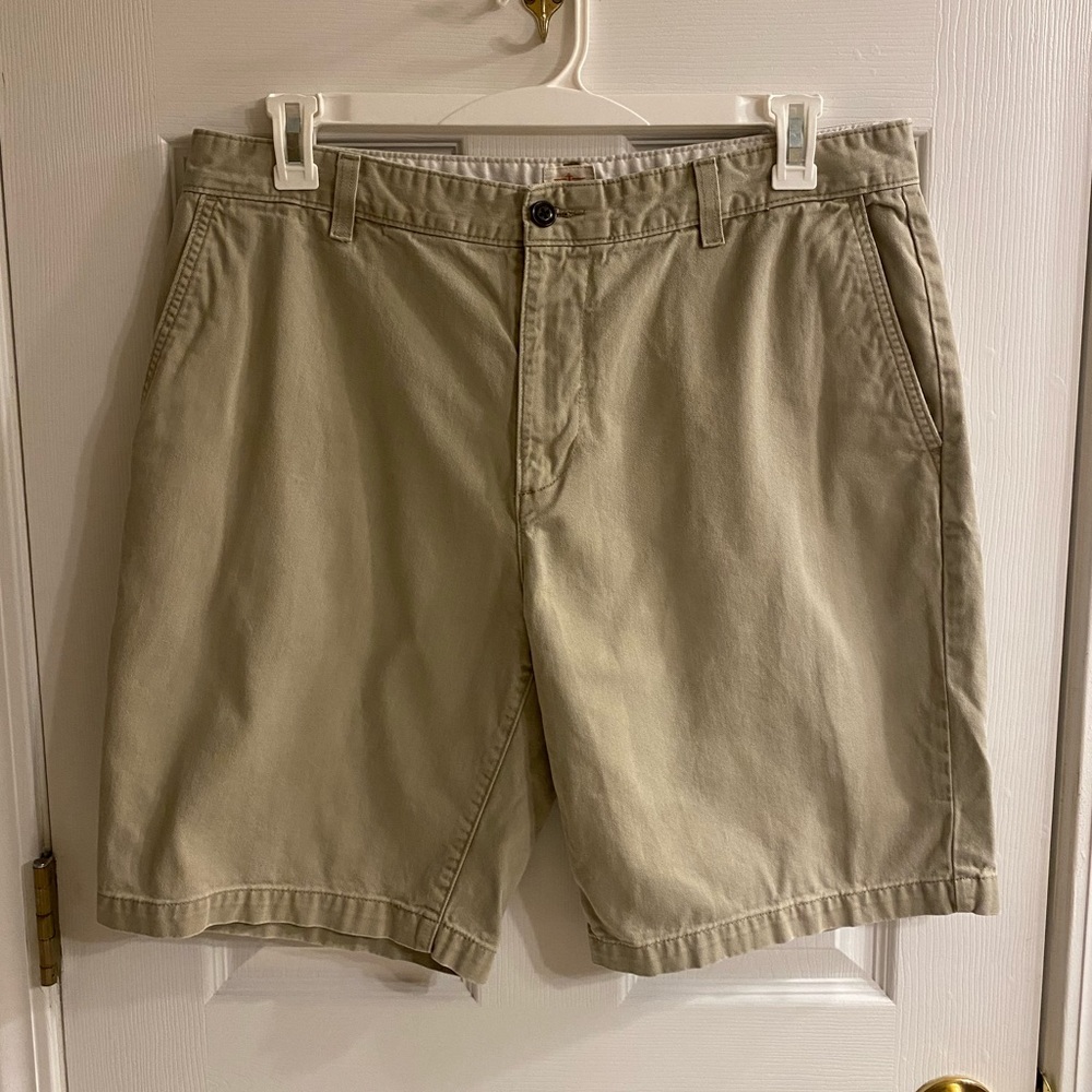Men’s tan Dockers shorts